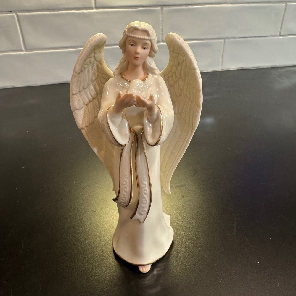 Lenox Love Angel Figurine 8.25in Ivory Gold Trim Angelic Visions 829658